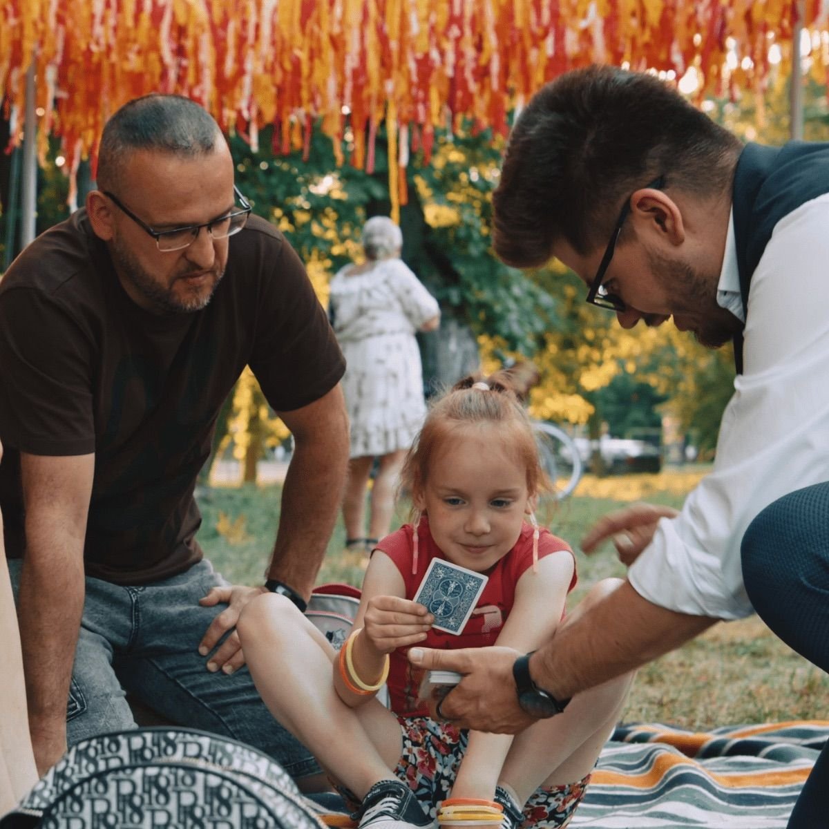 Pokaz magii dla dzieci w plenerze — wydarzenie familijne